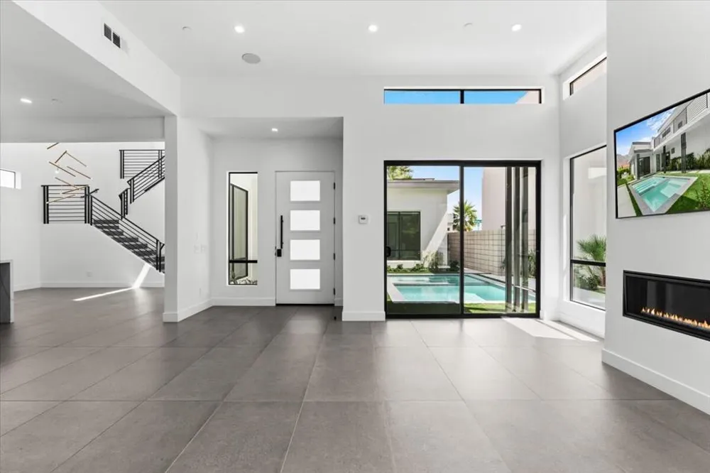 161 Holliday Way Palm Springs, CA 92262