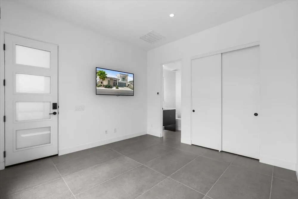 161 Holliday Way Palm Springs, CA 92262
