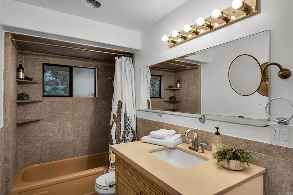 9419 Mount Israel Road Escondido, CA 92029