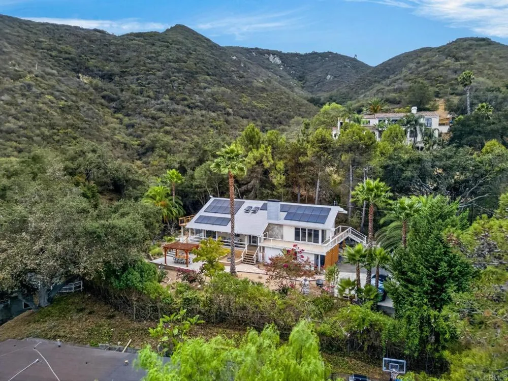 9419 Mount Israel Road Escondido, CA 92029