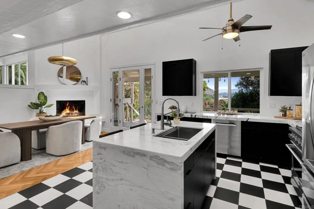9419 Mount Israel Road Escondido, CA 92029