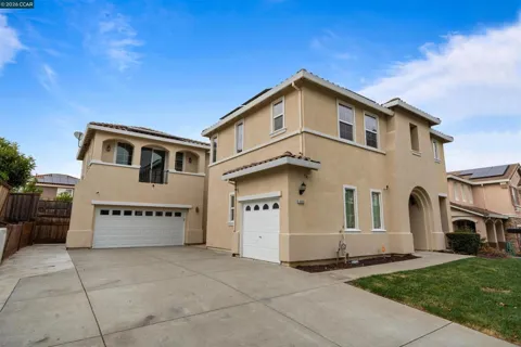 4990 Ridgefield Cir