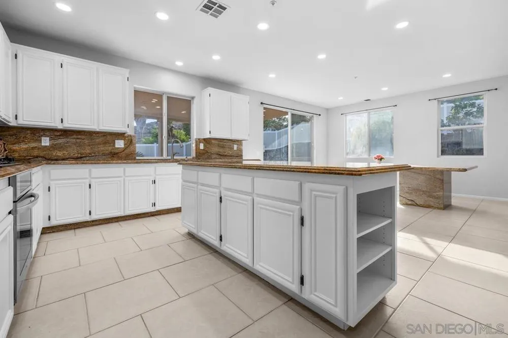9910 Mollie Santee, CA 92071