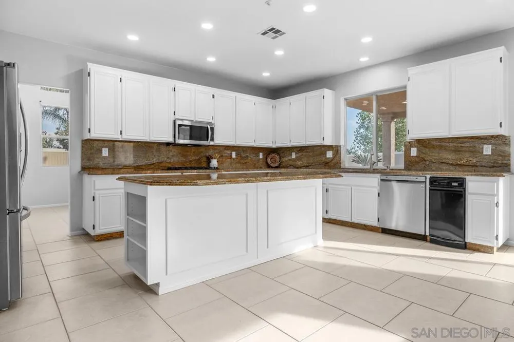 9910 Mollie Santee, CA 92071