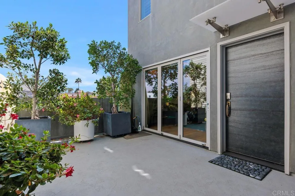 2687 State Street Carlsbad, CA 92008