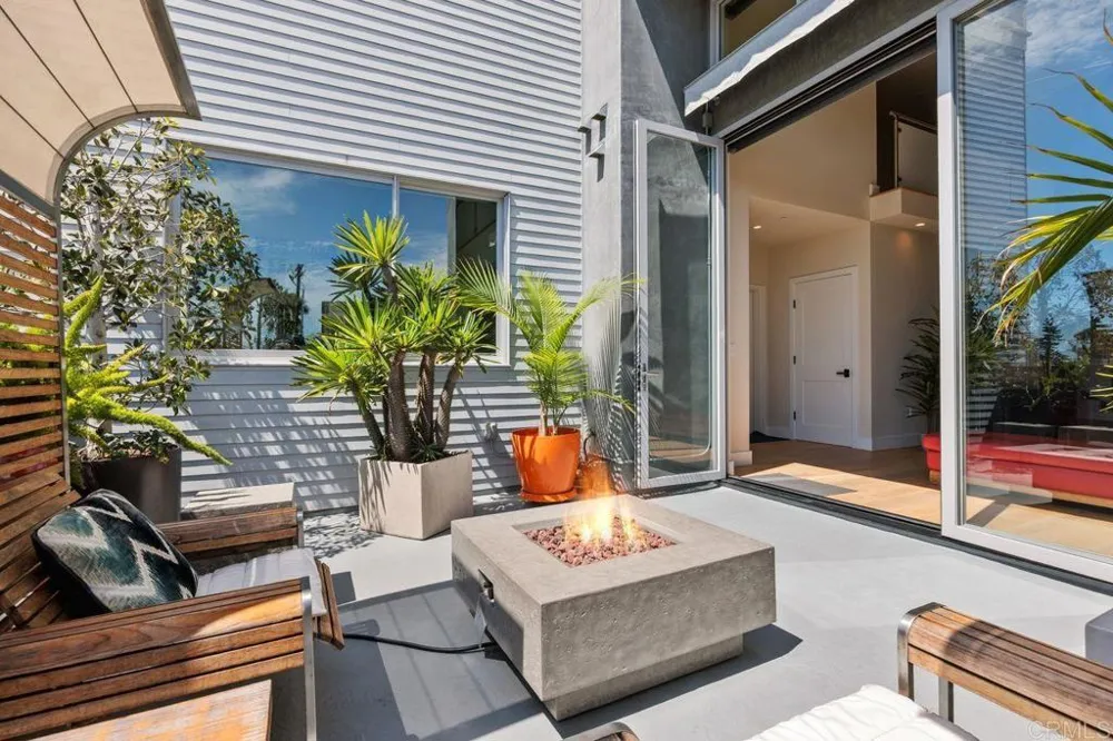 2687 State Street Carlsbad, CA 92008