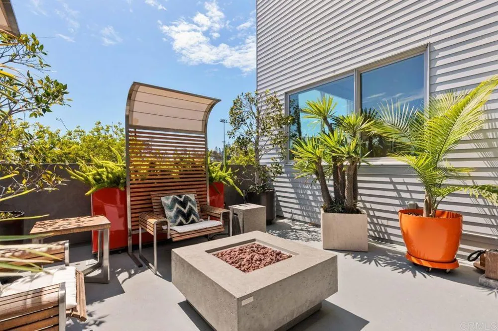 2687 State Street Carlsbad, CA 92008