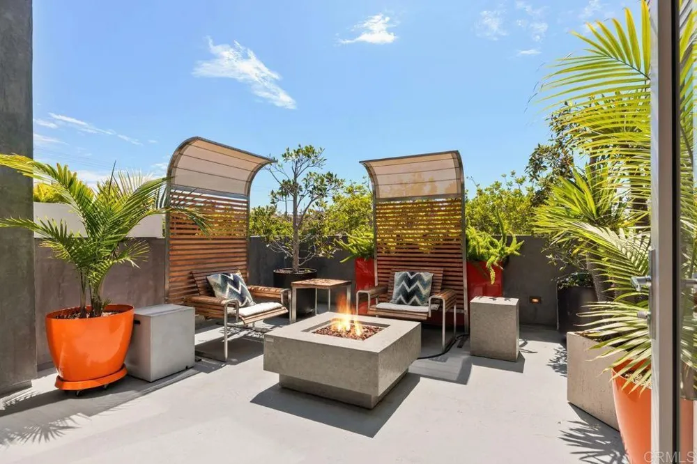 2687 State Street Carlsbad, CA 92008
