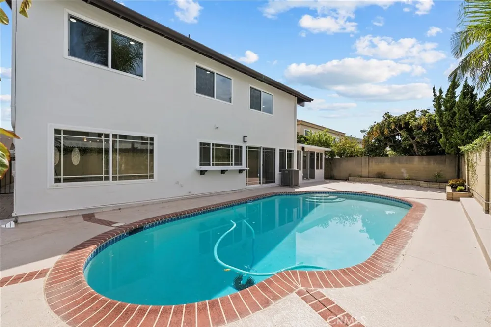 5437 Vista Fortuna Cypress, CA 90630