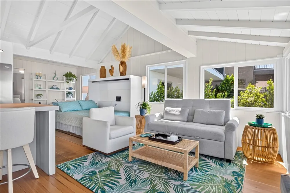 2955 Terry Laguna Beach, CA 92651