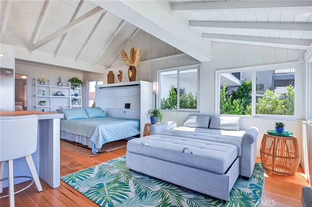 2955 Terry Laguna Beach, CA 92651