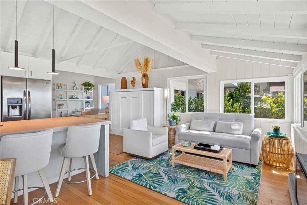 2955 Terry Laguna Beach, CA 92651