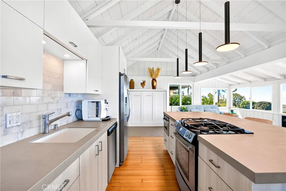 2955 Terry Laguna Beach, CA 92651