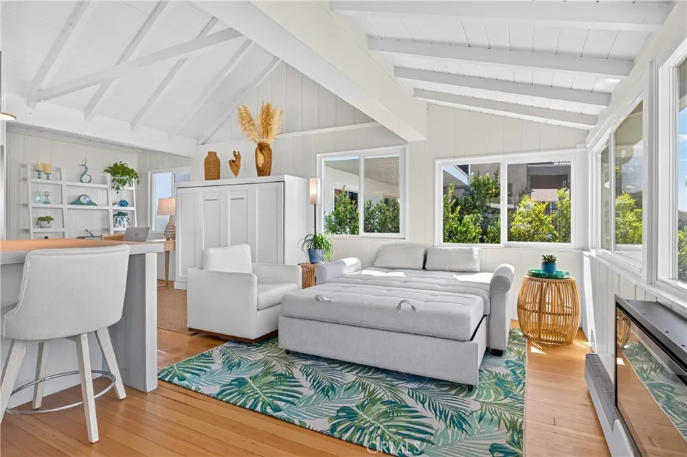 2955 Terry Laguna Beach, CA 92651