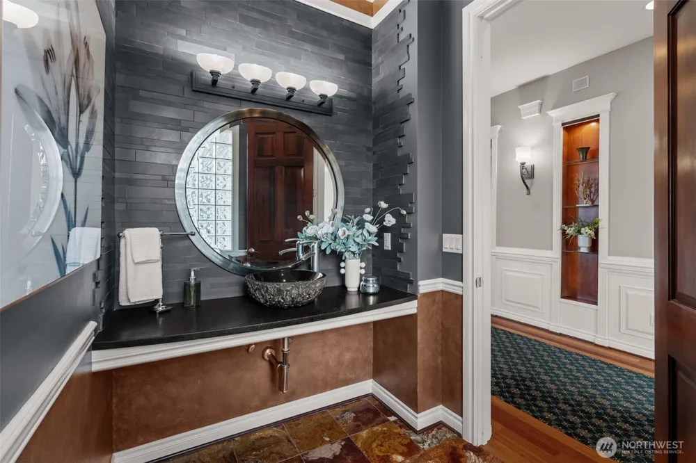 6803 Cascade Avenue Gig Harbor, WA 98335