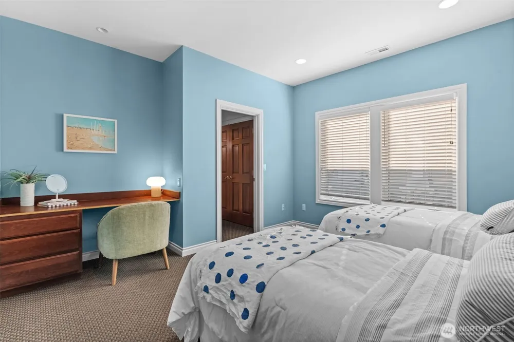 6803 Cascade Avenue Gig Harbor, WA 98335