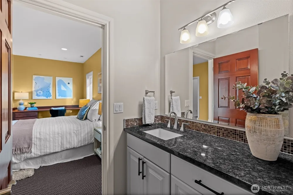 6803 Cascade Avenue Gig Harbor, WA 98335