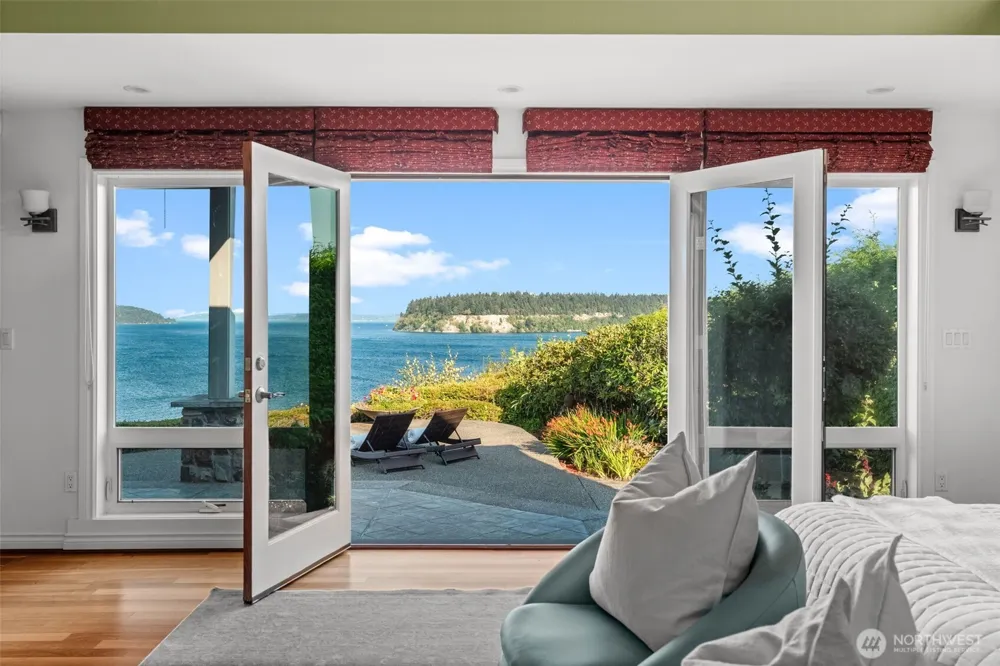 6803 Cascade Avenue Gig Harbor, WA 98335