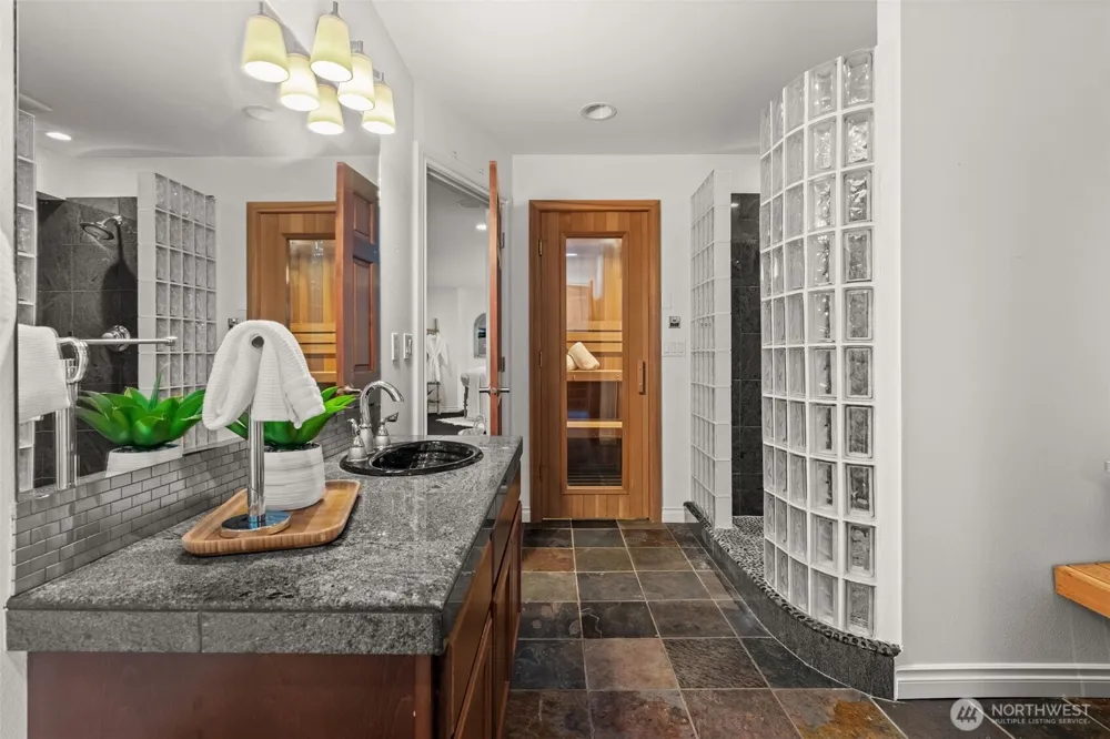 6803 Cascade Avenue Gig Harbor, WA 98335