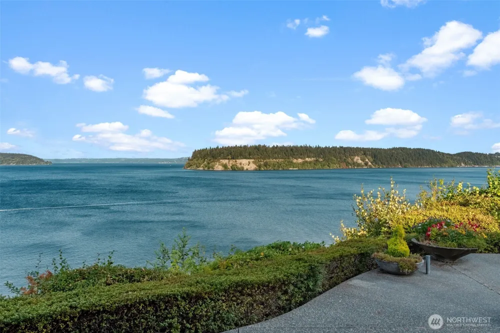 6803 Cascade Avenue Gig Harbor, WA 98335