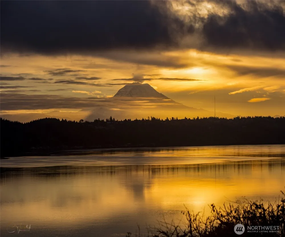 6803 Cascade Avenue Gig Harbor, WA 98335
