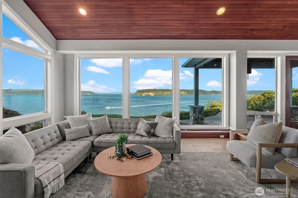 6803 Cascade Avenue Gig Harbor, WA 98335