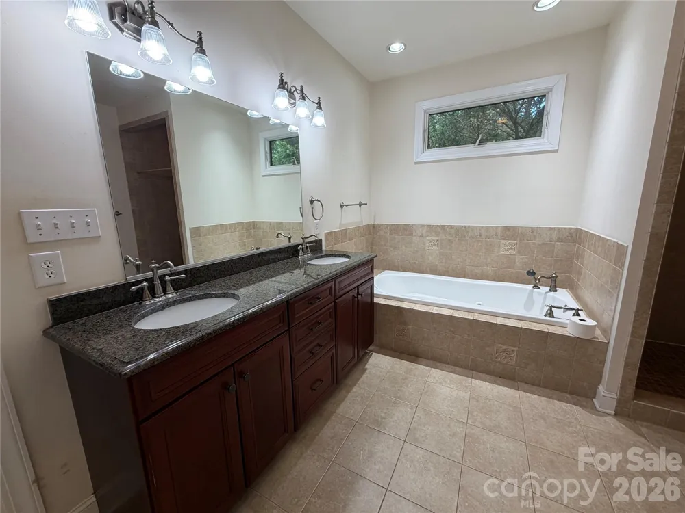 11 Jupiter Hills Drive Weaverville, NC 28787
