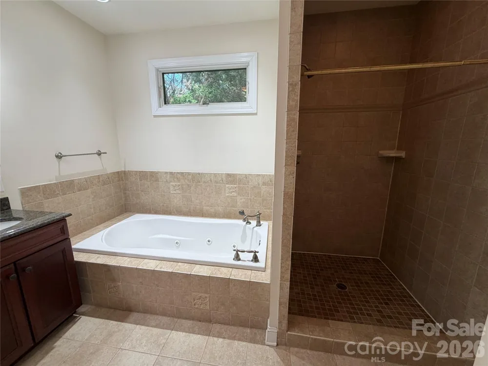 11 Jupiter Hills Drive Weaverville, NC 28787