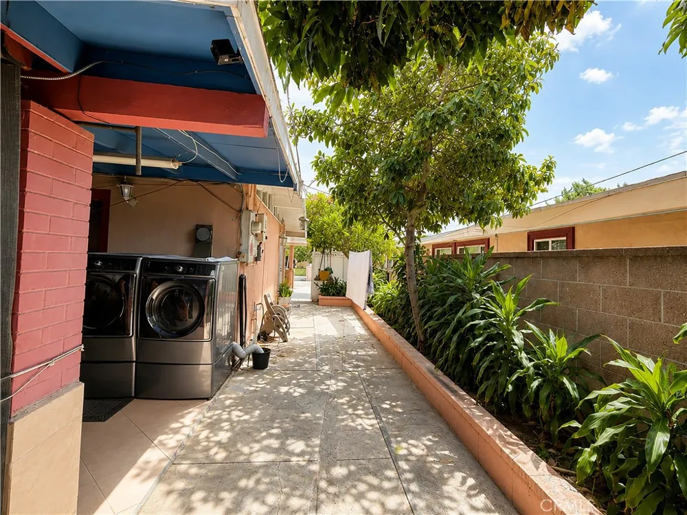 8409 Flallon Whittier, CA 90606