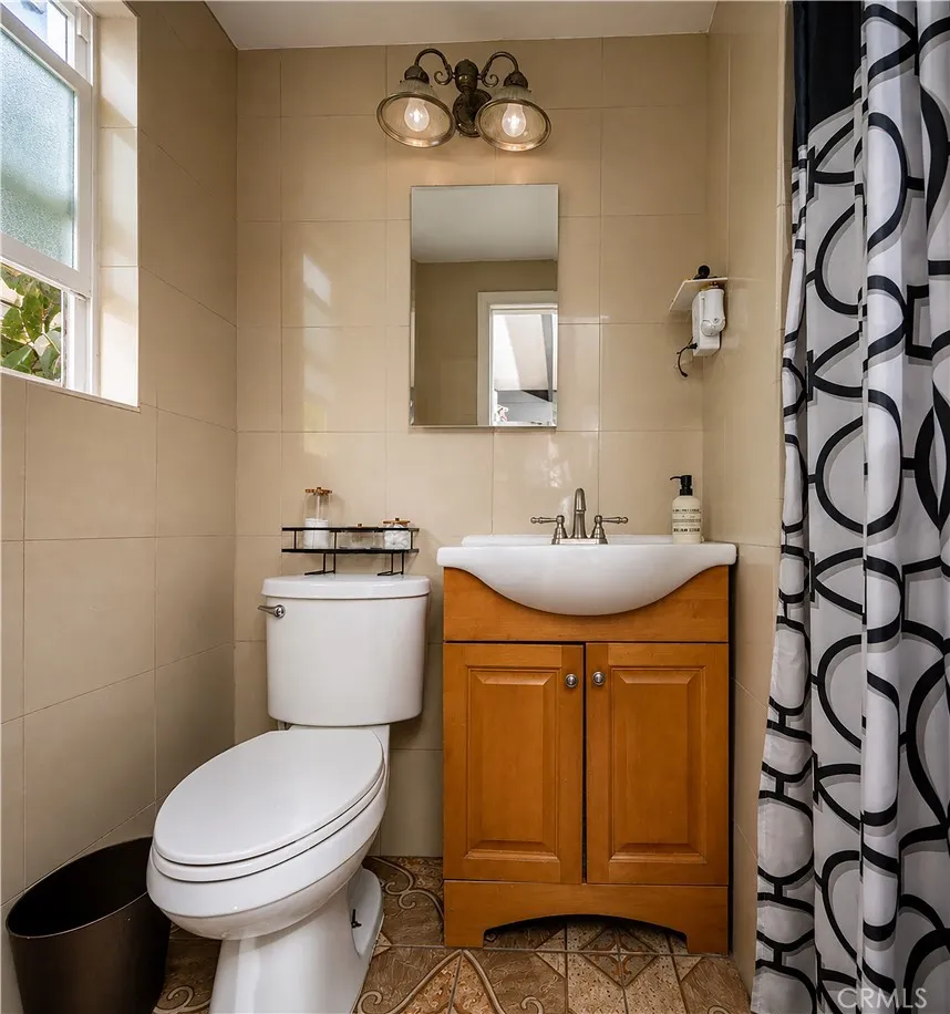 8409 Flallon Whittier, CA 90606