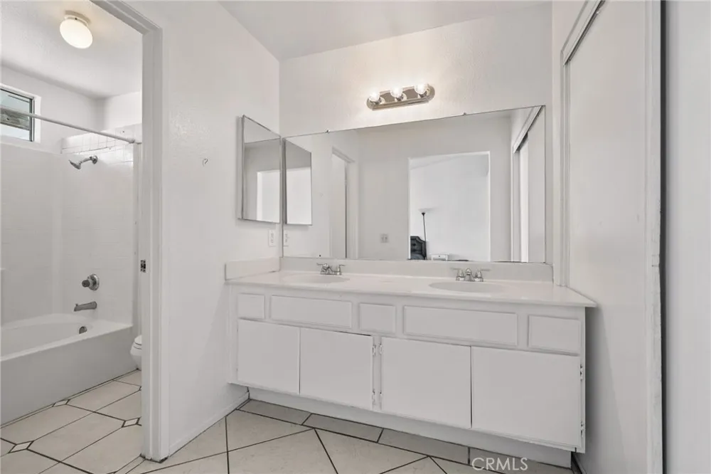 14422 Hillcrest Fontana, CA 92337