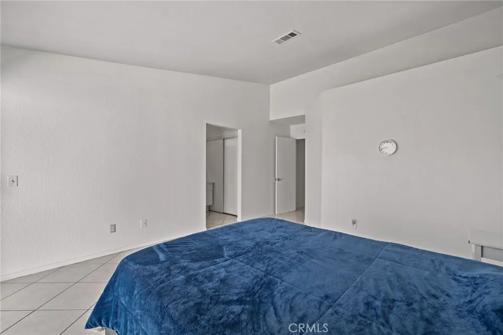 14422 Hillcrest Fontana, CA 92337