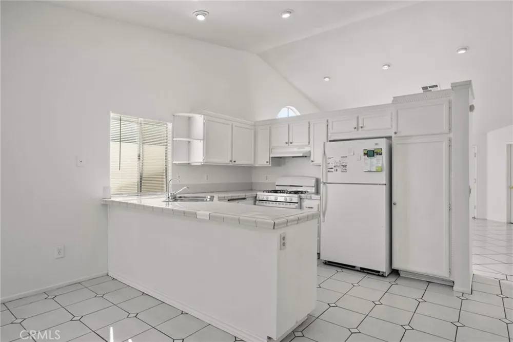 14422 Hillcrest Fontana, CA 92337