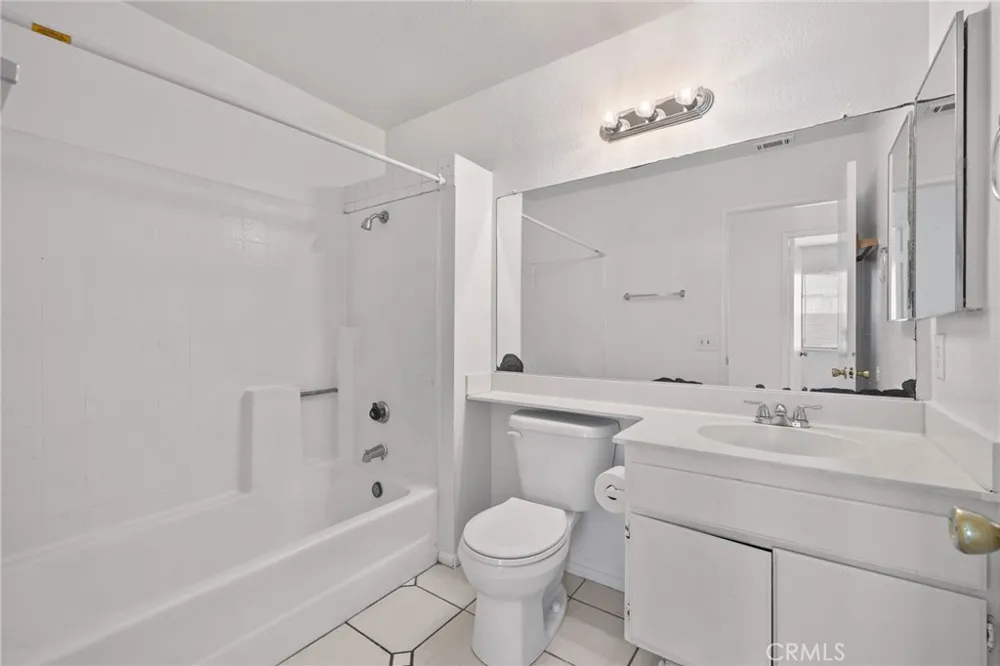 14422 Hillcrest Fontana, CA 92337
