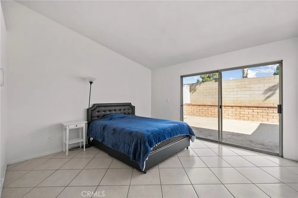 14422 Hillcrest Fontana, CA 92337