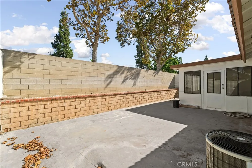 14422 Hillcrest Fontana, CA 92337