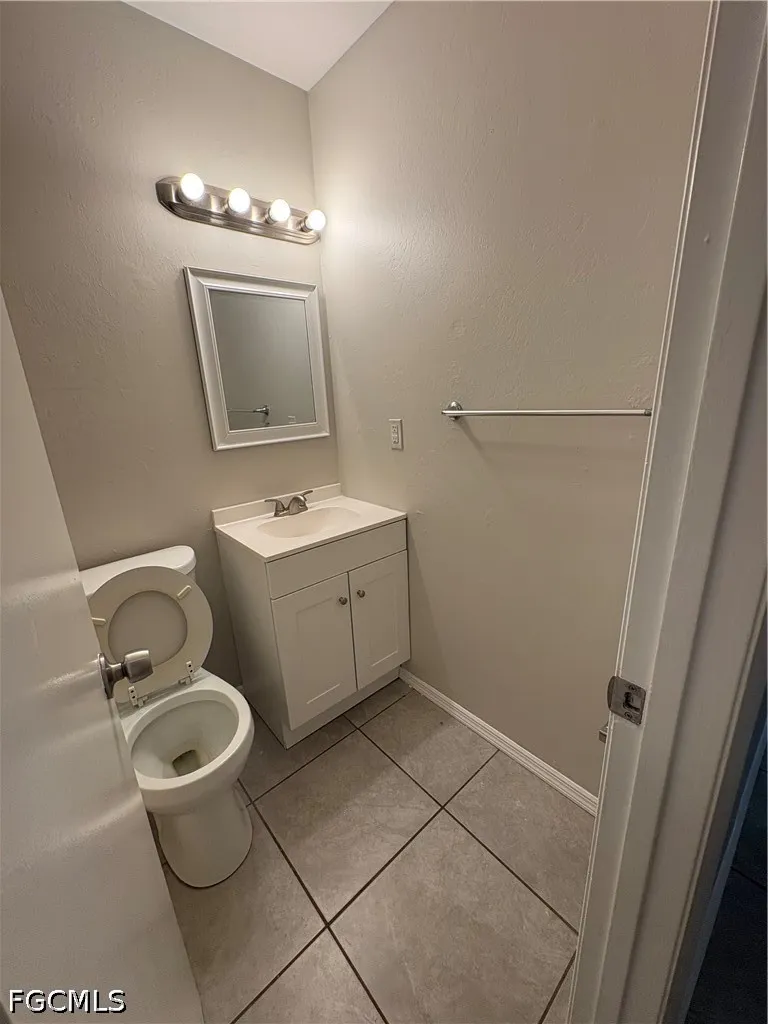 NE 10th Place Cape Coral, FL 33909
