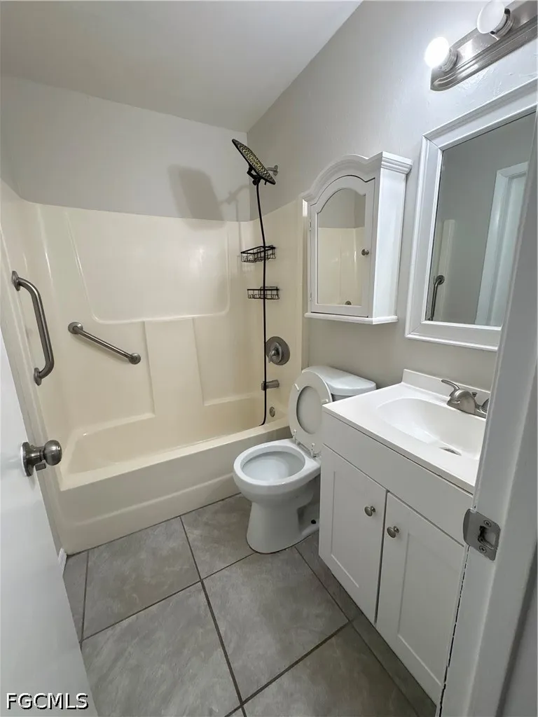 NE 10th Place Cape Coral, FL 33909
