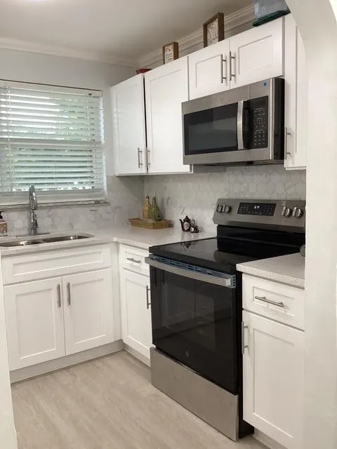8300 SUNRISE LAKES BOULEVARD #206