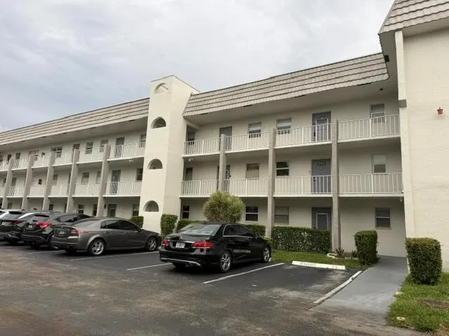 8300 SUNRISE LAKES BOULEVARD #206 Sunrise, FL 33322