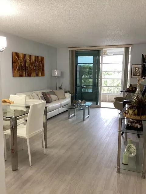 8300 SUNRISE LAKES BOULEVARD #206 Sunrise, FL 33322