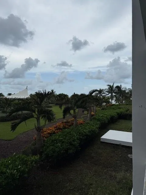 10275 Collins Ave #303 Bal Harbour, FL 33154