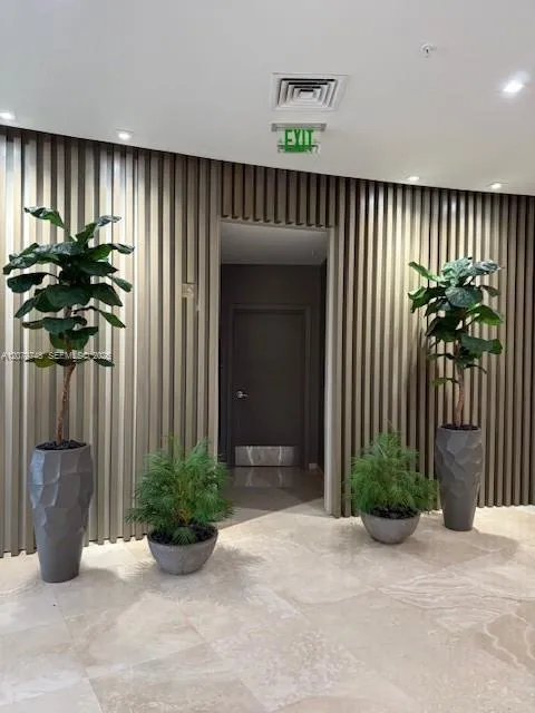 10275 Collins Ave #303 Bal Harbour, FL 33154