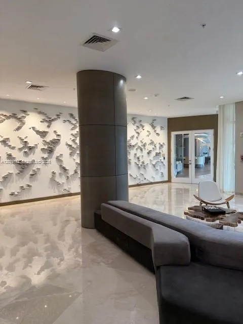 10275 Collins Ave #303 Bal Harbour, FL 33154
