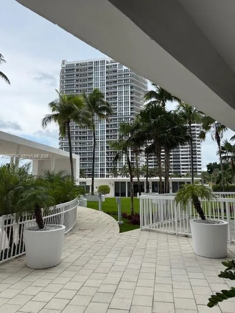 10275 Collins Ave #303 Bal Harbour, FL 33154