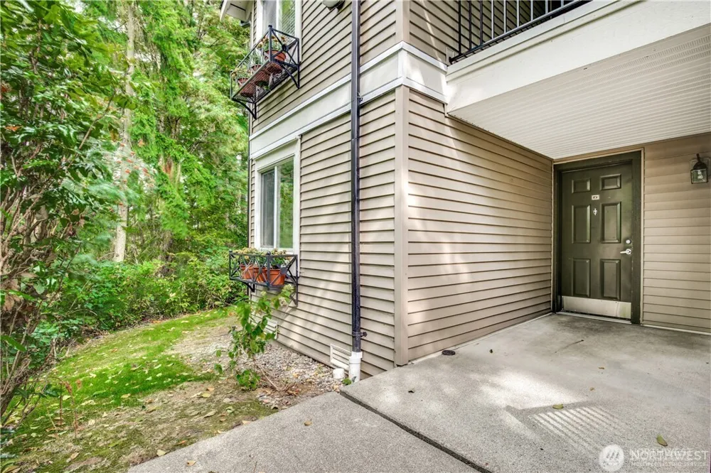 11313 NE 128th Street #101 Kirkland, WA 98034