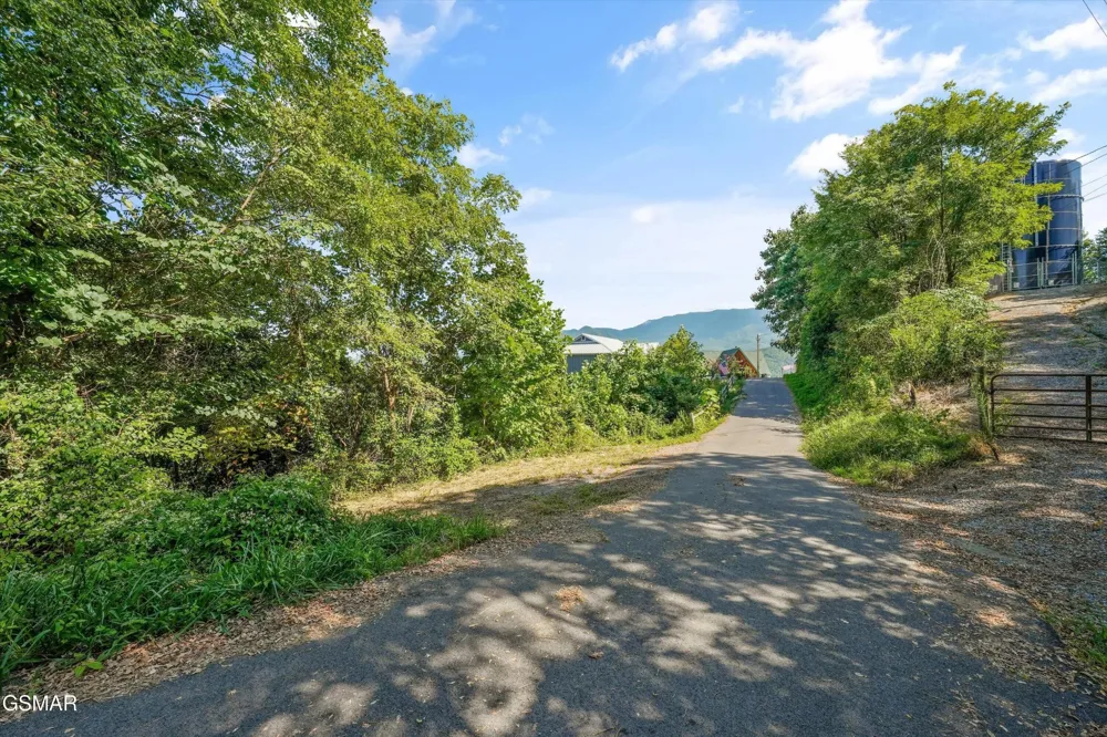 616 Kings Way Gatlinburg, TN 37738