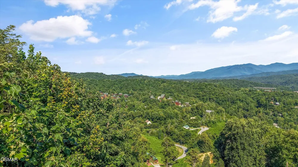 616 Kings Way Gatlinburg, TN 37738