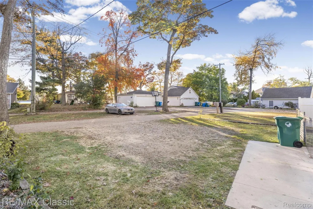 8665 Cooley Lake Road Commerce Charter Township, MI 48382