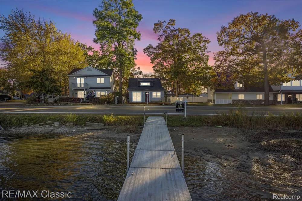 8665 Cooley Lake Road Commerce Charter Township, MI 48382